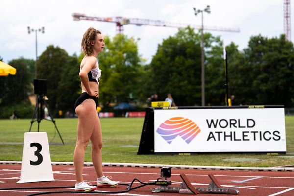 Maja Schorr (SV GO! Saar 05) ueber 400m am 04.06.2022 waehrend der Sparkassen Gala in Regensburg